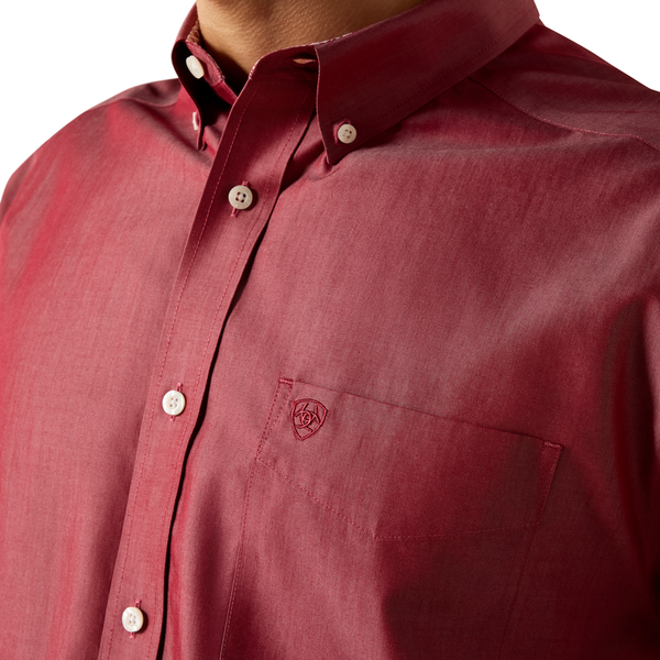 10073476 Ariat Men's Wrinkle Free Solid Pinpoint Oxford Classic Fit Long Sleeve Shirt - Rhubarb