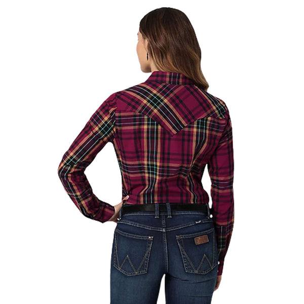 112335502 Women's Wrangler Essential Snap Shirt - Purple Plaid