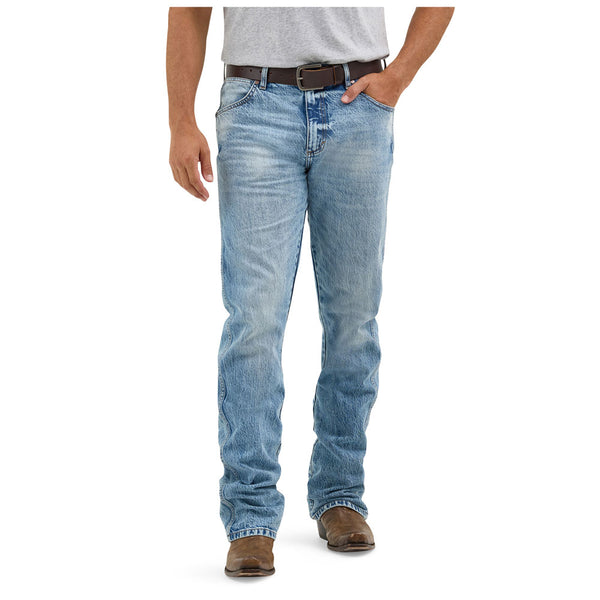 112367904 Wrangler Men's Retro Slim Boot Jean - Jones