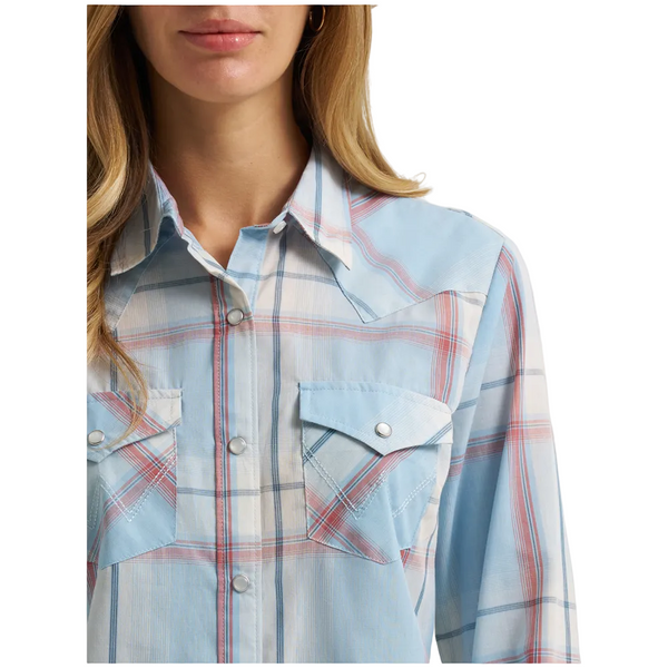 112382518 Wrangler Women's Retro® Western Essential Snap Shirt - Blue