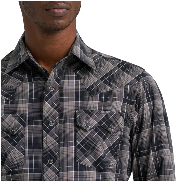 112385602 Wrangler Men's Retro Long Sleeve Modern Fit Shirt - Black