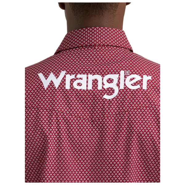 112385927 Wrangler Men's Classic Fit Long Sleeve Logo Snap Shirt - Red Print