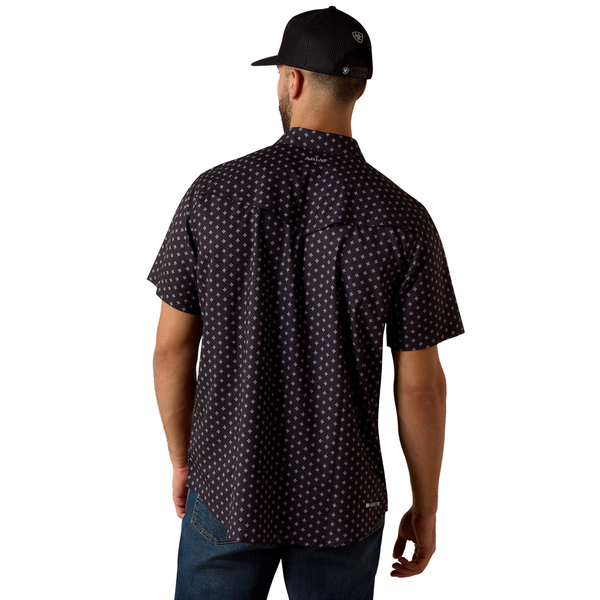 10073422 Ariat Men's Printed VentTEK Western Fitted Short Sleeve Snap Shirt - Black