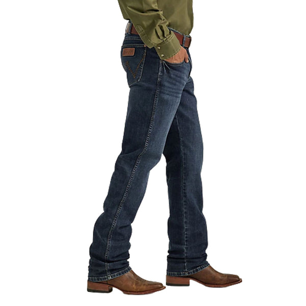112335422 Wrangler Men's Retro Slim Straight Jean - Indigo Blue
