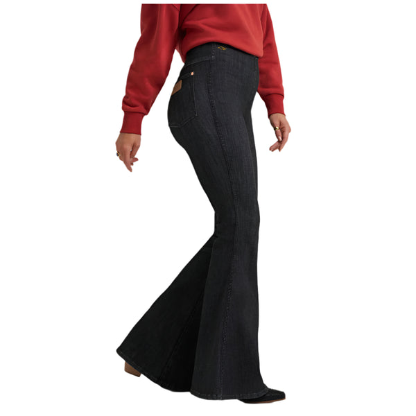 112370416 Wrangler X Women's Lainey Wilson Pull on Bell Jean - Washed Black