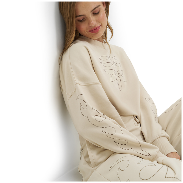 112375627 Wrangler Women's Lainey Wilson Cowboy Sweatshirt - Cream