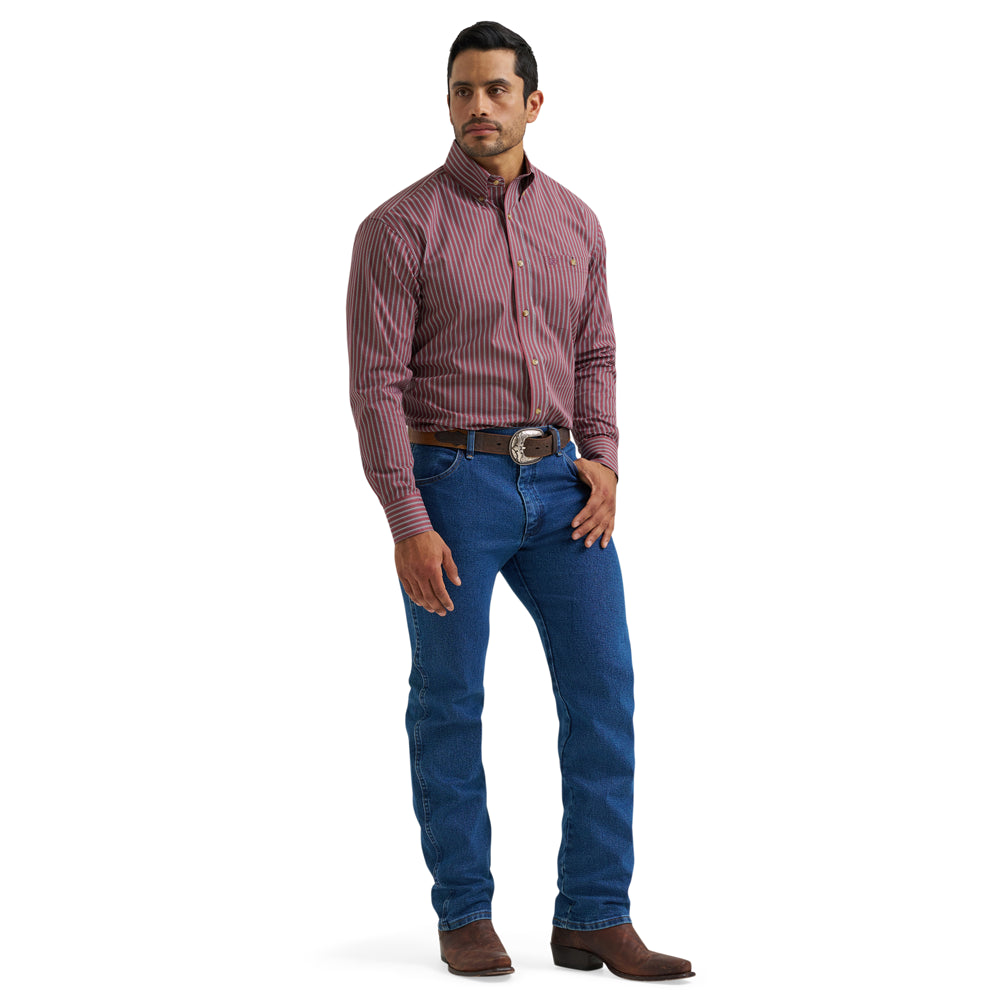 112381630 Wrangler Men's Classic Relaxed Fit Long Sleeve Buttondown Shirt - Red