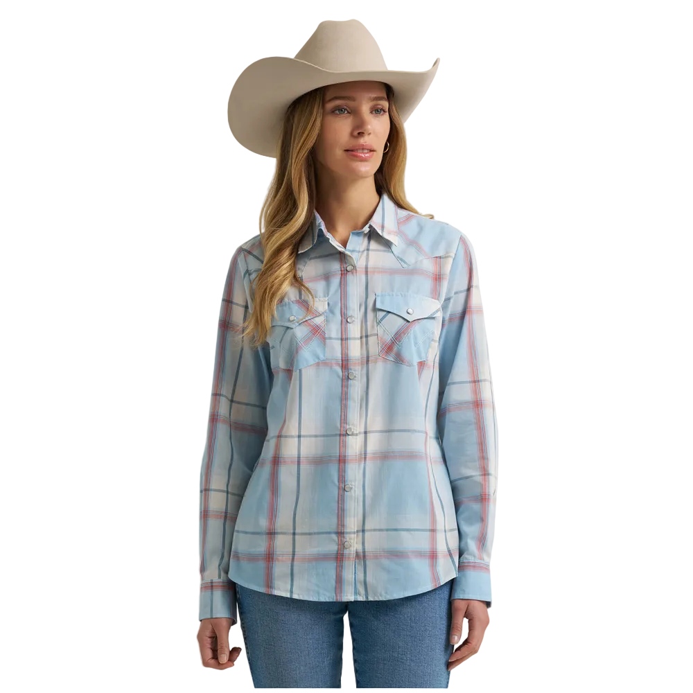112382518 Wrangler Women's Retro® Western Essential Snap Shirt - Blue