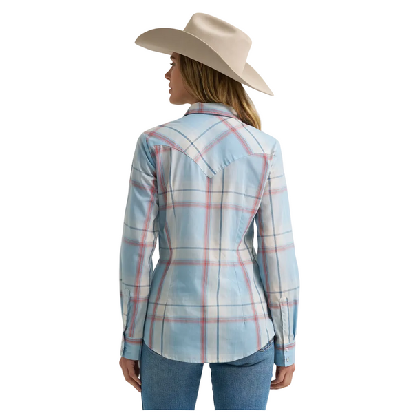 112382518 Wrangler Women's Retro® Western Essential Snap Shirt - Blue