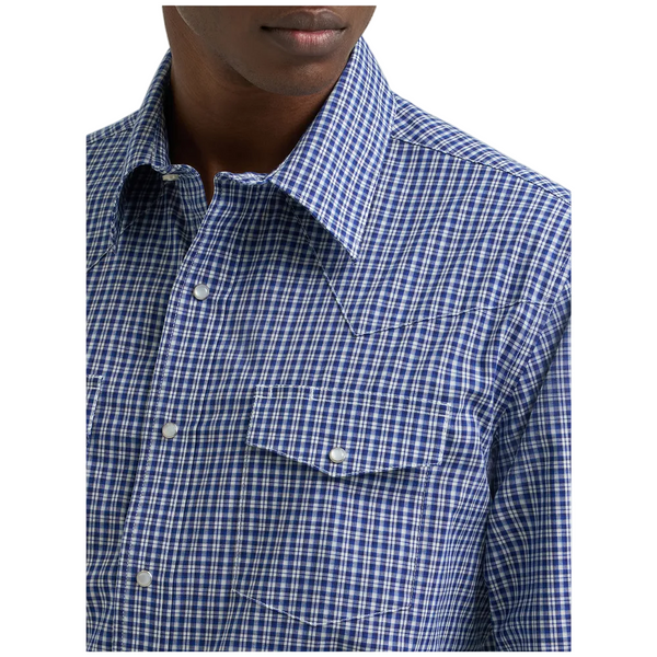 112385338 Wrangler Men's Classic Fit Wrinkle Resist Long Sleeve Snap Shirt - Blue