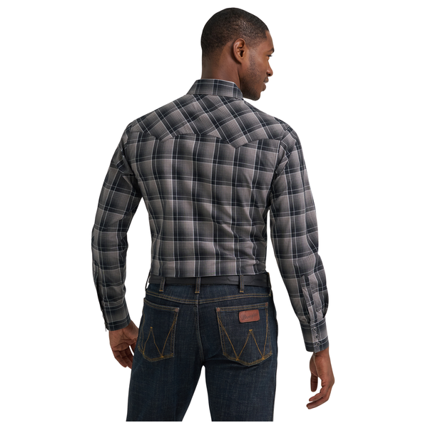 112385602 Wrangler Men's Retro Long Sleeve Modern Fit Shirt - Black