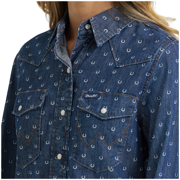 112385708 Wrangler Women's Retro Americana Denim Vintage Long Sleeve Snap Shirt
