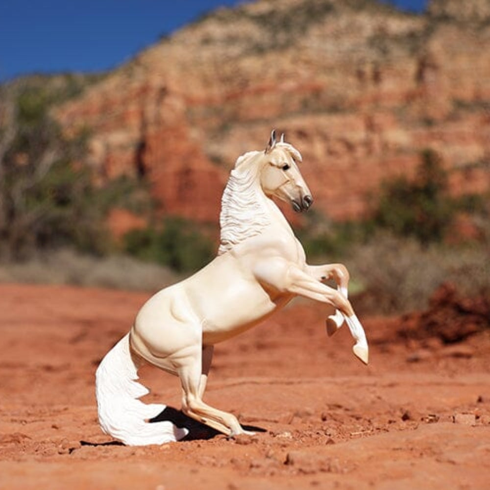 B-TR-10306 Breyer Traditional Cloud Wild Stallion of the Rockies 30th Anniversary Edition Horse